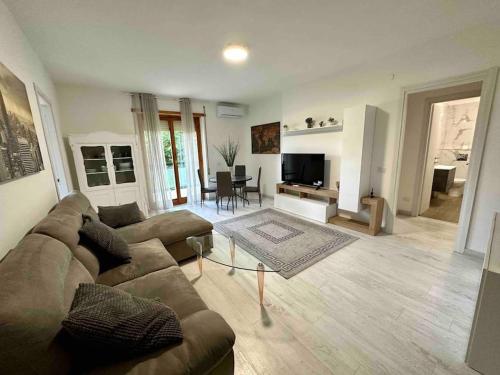 Appartamento Luminoso Domus EUR - Apartment - Rome