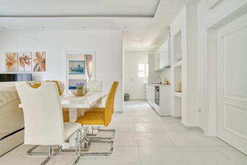 ห้องครัว, The Golden Luxury Apartments in โดโบรตา
