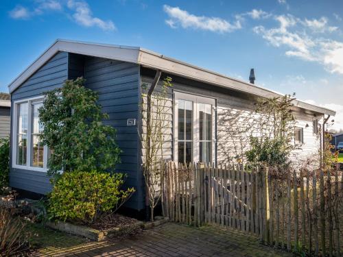 Cozy Chalet in Giethoorn in a wonderful environment