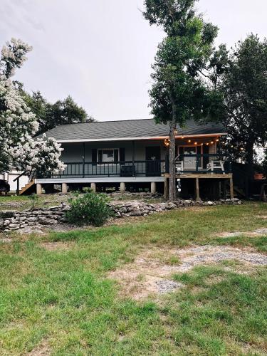 Jet Skis, Lake View, Sleeps 8, HotTub, Firepit, Pet Friendly! in Canyon Lake, USA