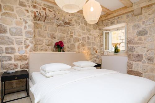 Stone Elegance 2