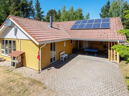  10 person holiday home in H jslev, Ferienwohnung in Bøstrup
