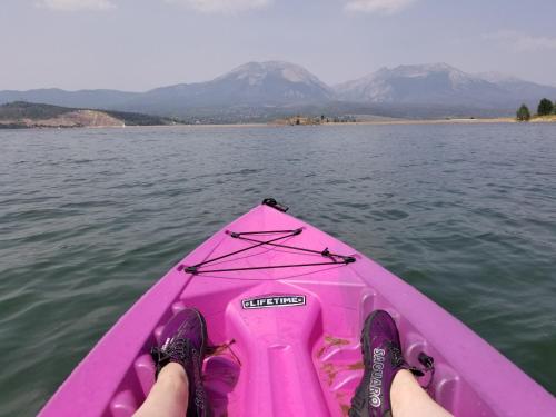 Lovely Mountain condo, remote workspace, 2 kayaks next to Lake Dillon