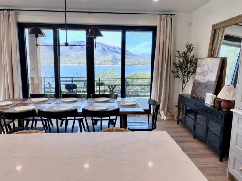 Konyha, Luxury Ski Home 5 min from SnowBasin, 50' from Pineview Lake in Huntsville (UT)