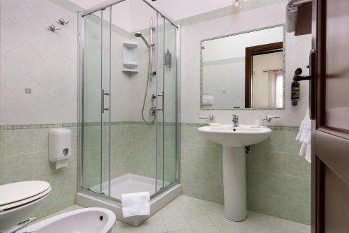 Comfort Triple Room image 3