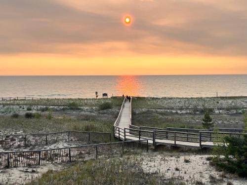 A környék, Stunning Modern Beach House with Swimming Pool and Spectacular Sunsets in Wasaga Beach (ON)