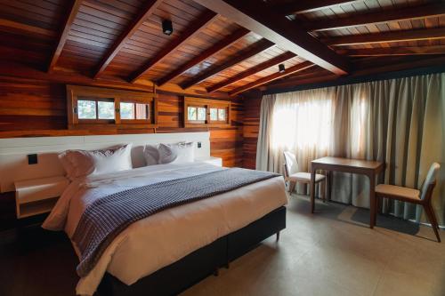 1 king bed, 2 twin beds