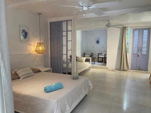 1 double bed, 1 twin bed
