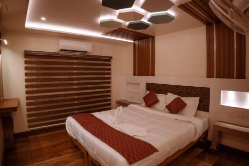 Deluxe Double Room image 3