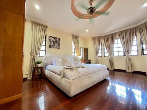 20pax Seremban Bungalow 7000+sq ft Pet friendly in Seremban