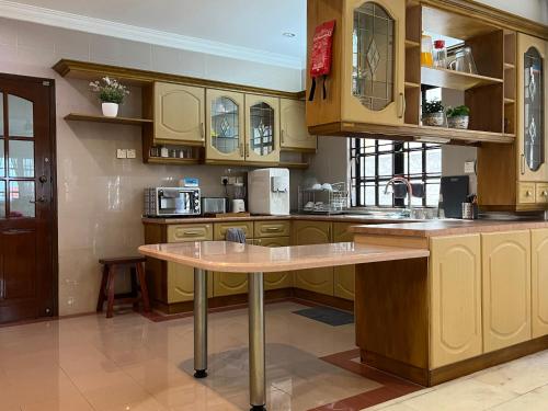 20pax Seremban Bungalow 7000+sq ft Pet friendly in Seremban