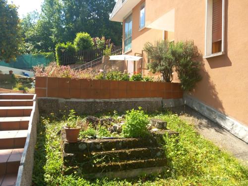 Appartamento con piscina e giardino