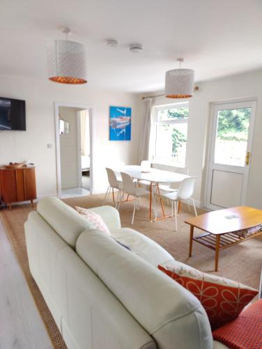 Seadmed, Crow's Nest Glandore - 3 - Self Catering in Glandore