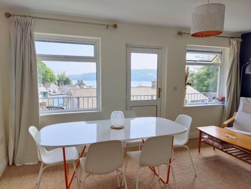 Ümbrus, Crow's Nest Glandore - 3 - Self Catering in Glandore
