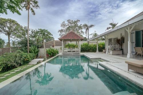 Villa Tunjung - Esquisite 4BR Private Luxury Villa 10min away from the Beach