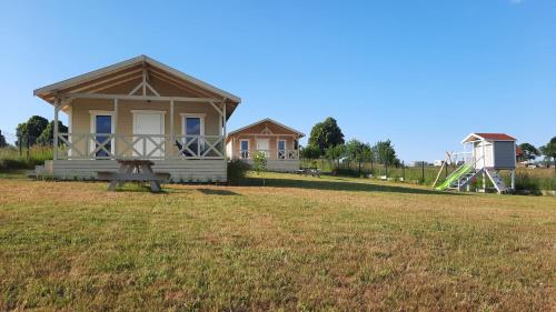 2 bedrooms, 4 beds