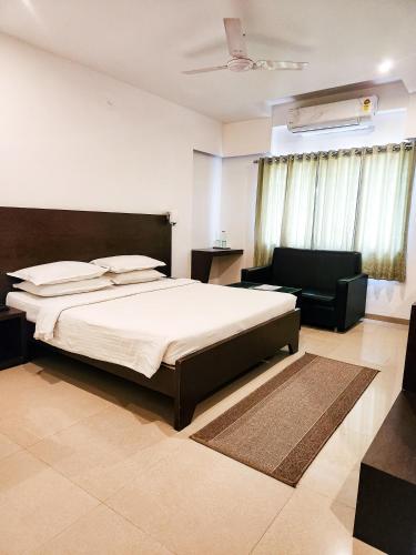 Deluxe Room image 10