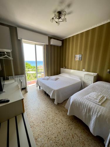 Triple Room with Sea View