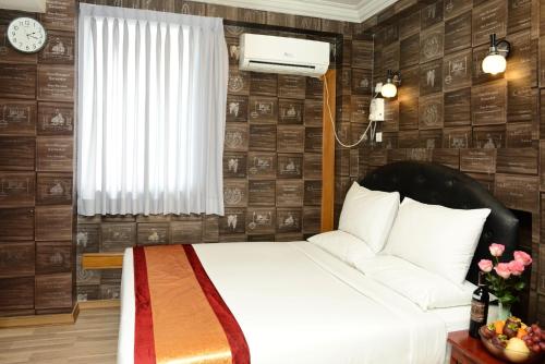 Superior Double Room with City View image 3