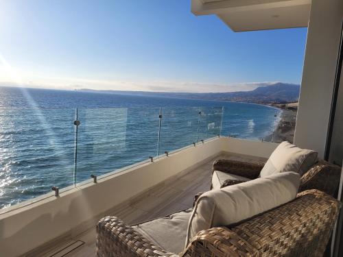 Beachfront Luxury Seaside Condo + Pool & Jacuzzi