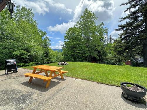 26CM - private camp in Bretton Woods, wifi, AC, private yard with great views!