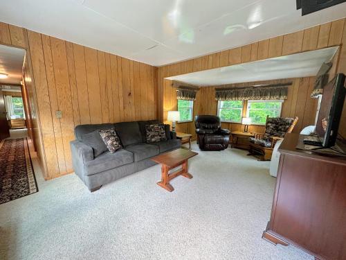 26CM - private camp in Bretton Woods, wifi, AC, private yard with great views!