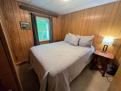 26CM - private camp in Bretton Woods, wifi, AC, private yard with great views!