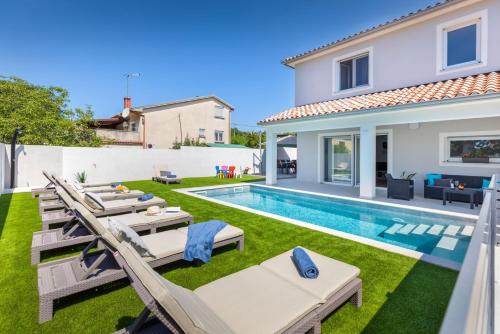 Apartment Mateo - Accommodation - Pula