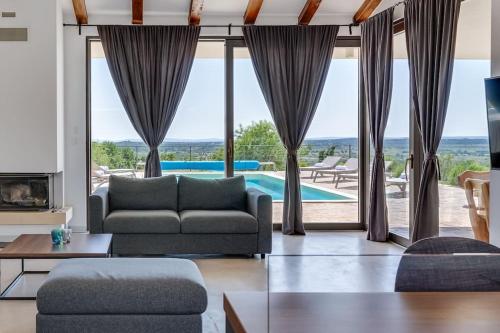 景觀, Luxury Spa Villa w Heated Pool, Jacuzzi & Sauna in 庫克利卡