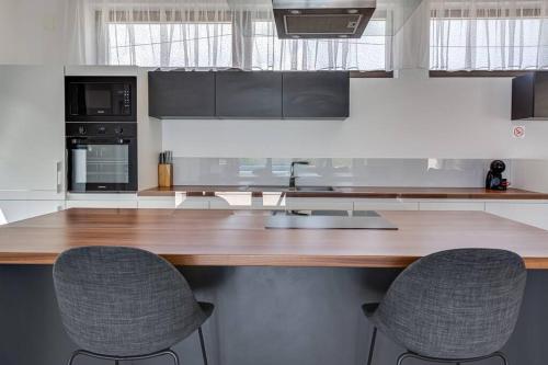 廚房, Luxury Spa Villa w Heated Pool, Jacuzzi & Sauna in 庫克利卡