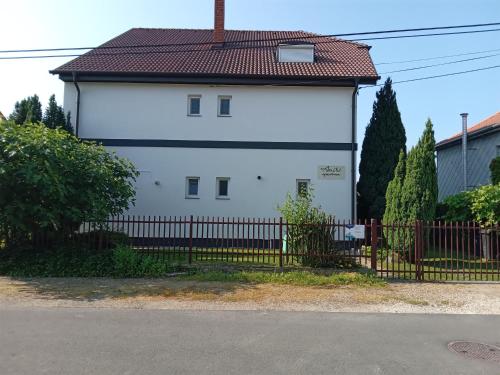 . Anikó apartman