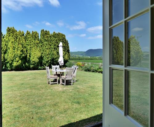 Skats, Country Cottage with Far Reaching Views in Prestena