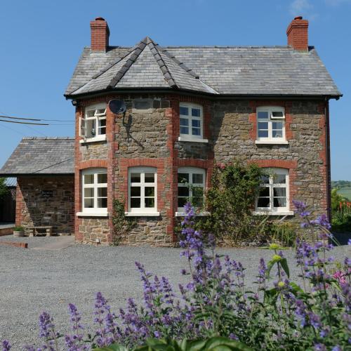 Skats, Country Cottage with Far Reaching Views in Prestena