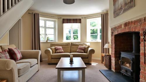Country Cottage with Far Reaching Views in Prestena
