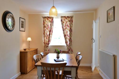 Country Cottage with Far Reaching Views