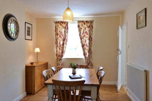 Iekārtas, Country Cottage with Far Reaching Views in Prestena