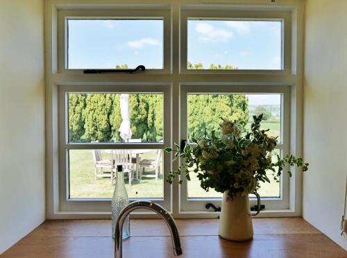 Skats, Country Cottage with Far Reaching Views in Prestena