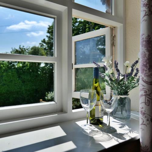 Country Cottage with Far Reaching Views