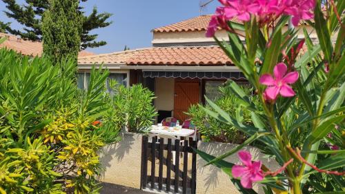 maison de vacances climatisée 5 pers avec piscine commune et vélos - Location saisonnière - Gruissan