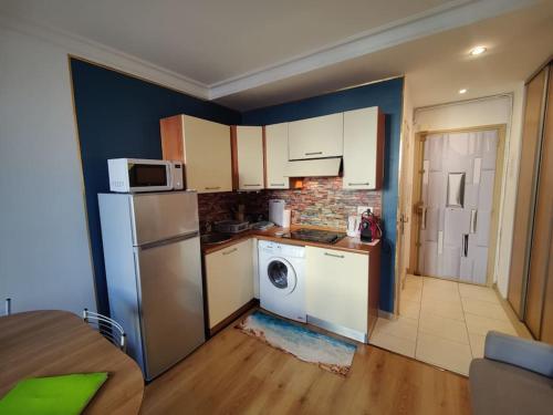 One-Bedroom Apartment image 5