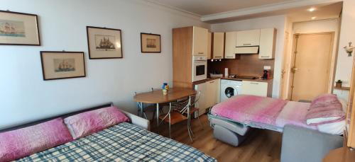 One-Bedroom Apartment image 2