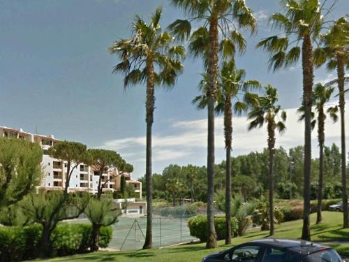 สนามเทนนิส, Marina Bella in โคโกลิน