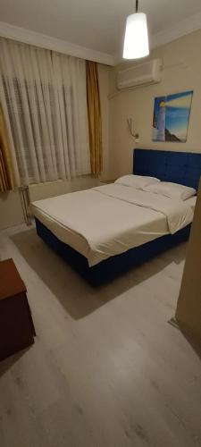 Hotel Crowded House - image 12