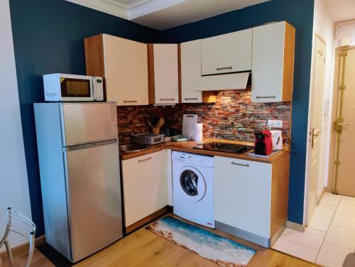 One-Bedroom Apartment image 1