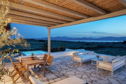 Näkymä ulkoa, Paros House Villa in Pounta / Sotires