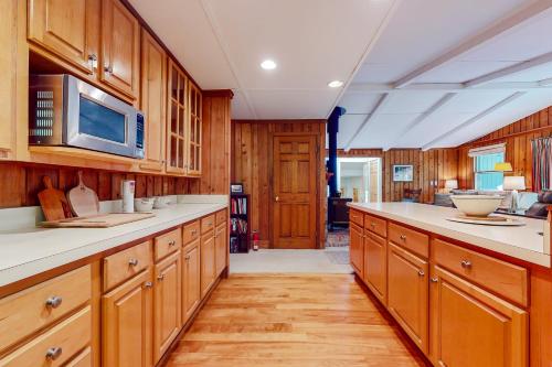 Snowflake Cabin in Barnumville, USA