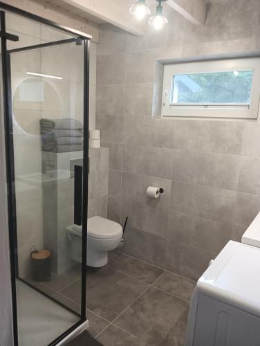 Dom wypoczynkowy Leśny Zakątek 1 nad jeziorem (Dom wypoczynkowy Lesny Zakatek 1 nad jeziorem) in โรบุญ