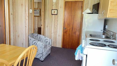 virtuve, Rachel's Motel and Cottages in Eldon (PE)