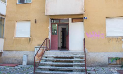 One-Bedroom Apartment image 3