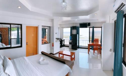 Luna Oslob Travellers Inn in Oslob